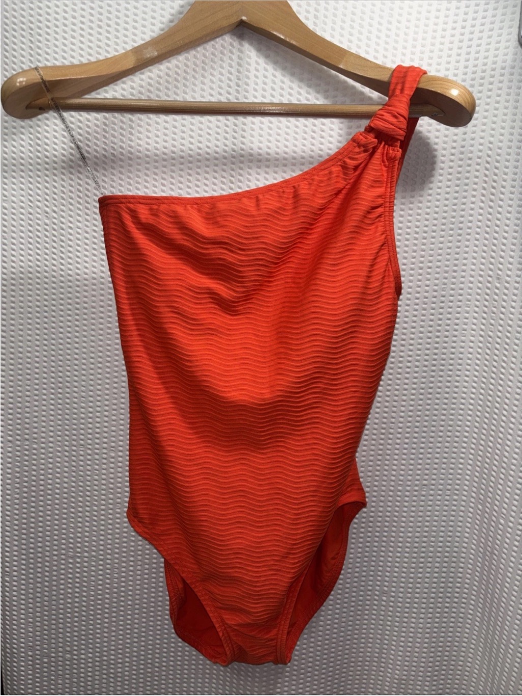 Nwt Carmen Marc Valvo Textured One-Shoulder One-Piece Swimsuit Sz 10